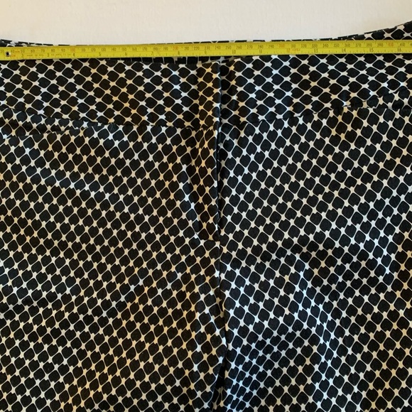 Worthington- modern fit Capri black & white ladies pants - Picture 9 of 9